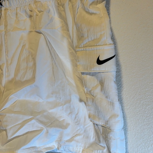 Nike Women's Athletic White Shorts size xxl - Picture 2 of 4